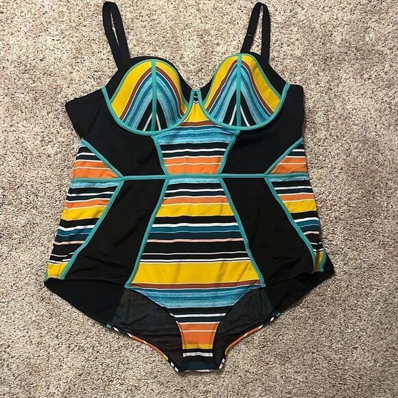 Torrid Slim Fix Underwire Piping One Piece Swimsuit 5X - Picture 2 of 7